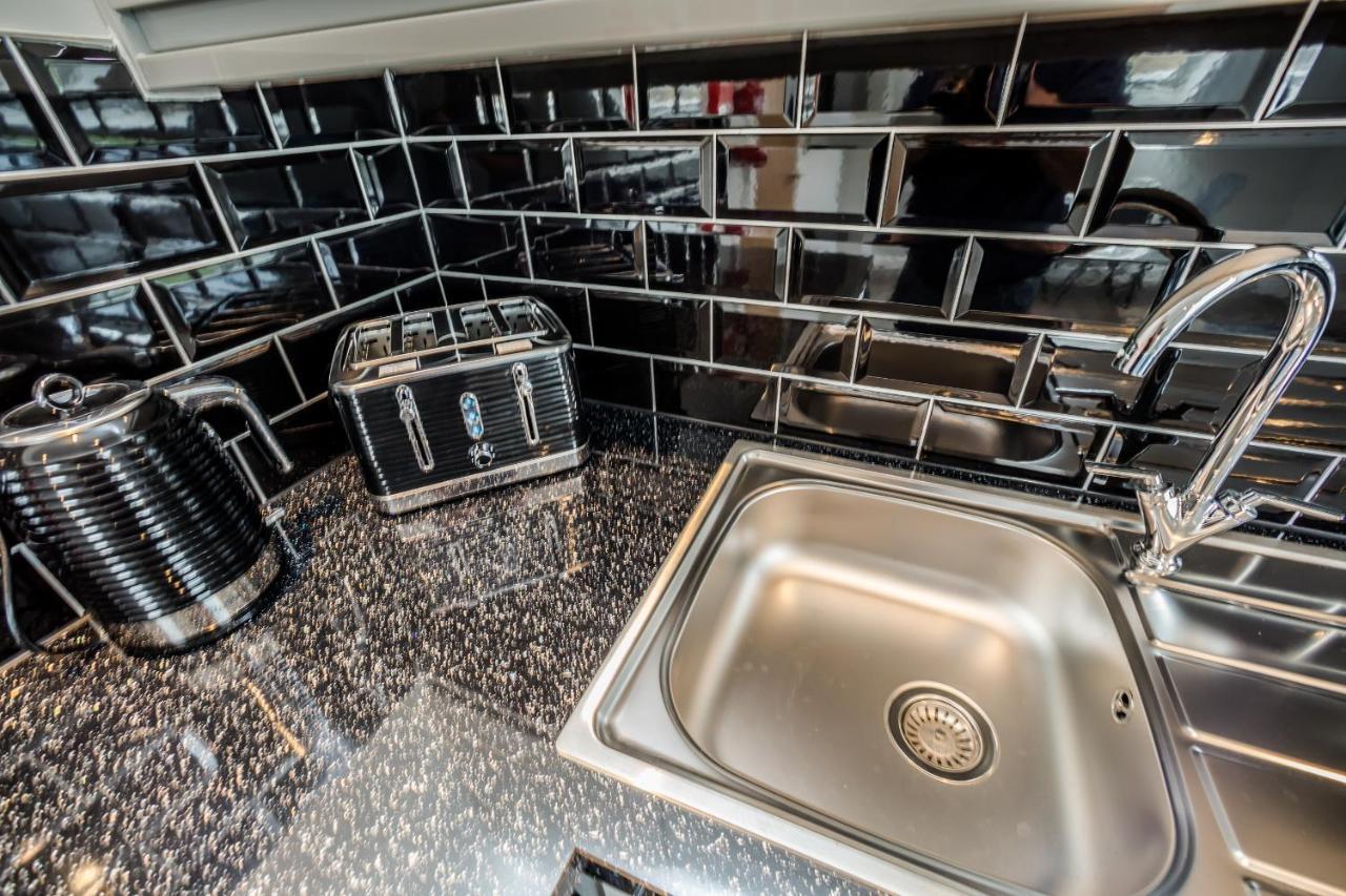 Stay Suites Huddersfield Bagian luar foto